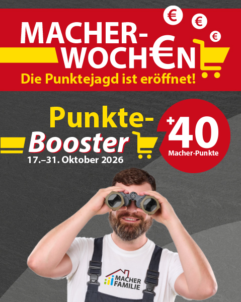 Ein Mann in Latzhose und Macherfamilie-T-Shirt hält ein Fernglas an die Augen.