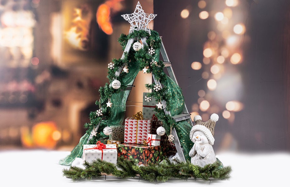 Leiter als Weihnachtsbaum