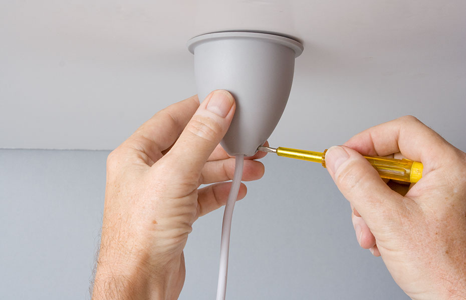Lampe befestigen