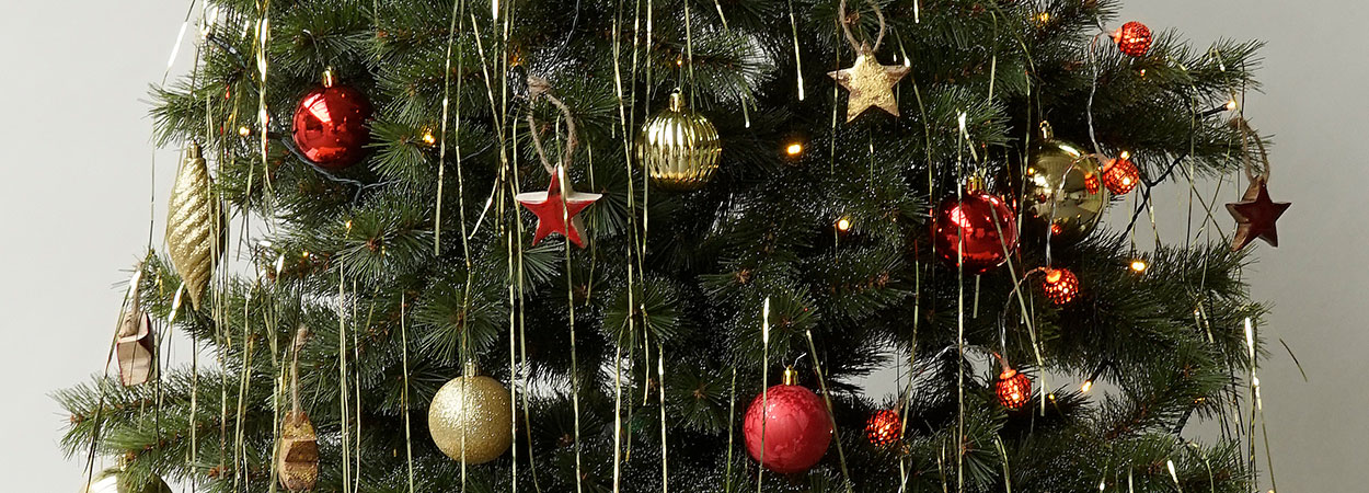  Weihnachtsbaum schmücken