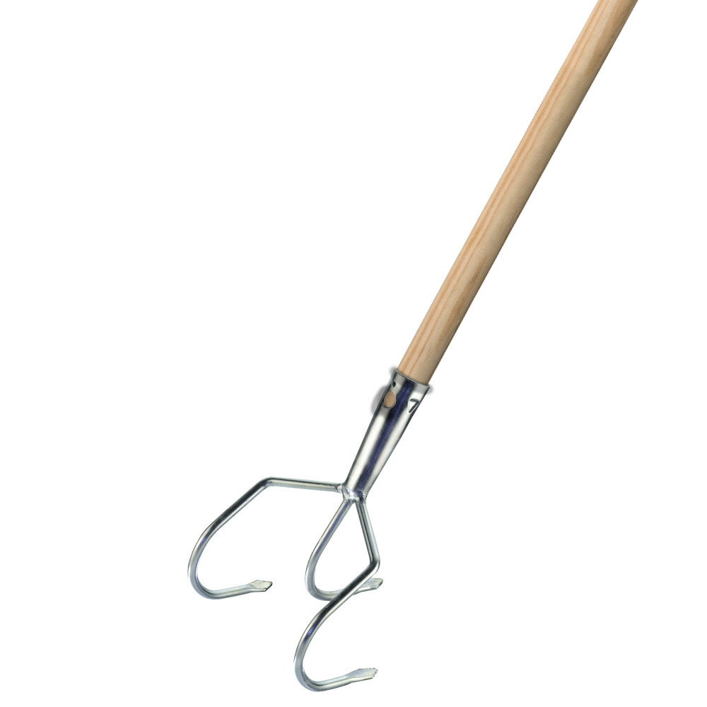 Grubber aus Metall mit Holzstiel